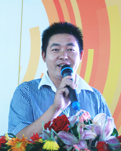 衣之家百货全国拓展总监 雷伟