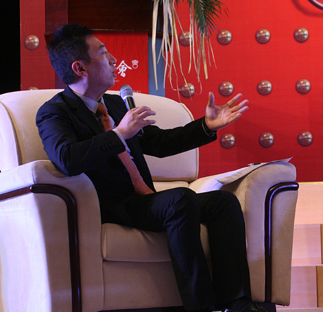 CCTV对话栏目主持人  陈伟鸿