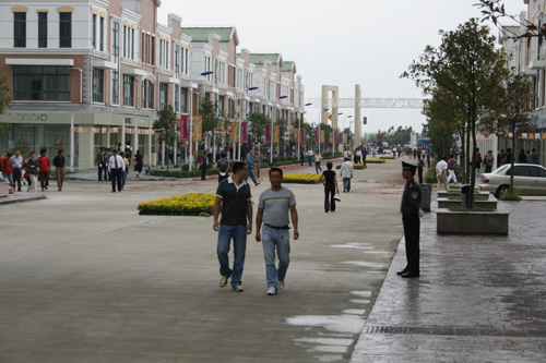 环球奥莱斯购物公园旺铺招商，免租期一年，轻松做老板